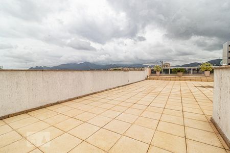 Casa à venda com 968m², 2 quartos e 1 vaga Casa à venda com 968m², 2 quartos e 1 vagaTerraço