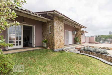 Casa à venda com 340m², 4 quartos e 4 vagasFachada