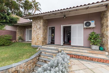 Casa à venda com 340m², 4 quartos e 4 vagasFachada