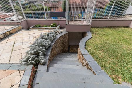 Casa à venda com 340m², 4 quartos e 4 vagasEscada