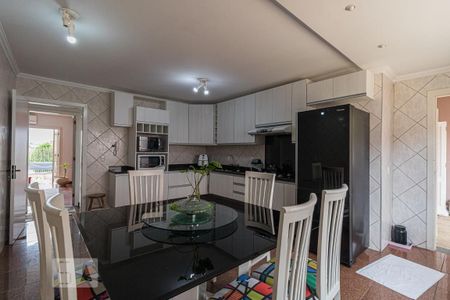 Casa à venda com 340m², 4 quartos e 4 vagasCozinha