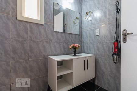 Casa à venda com 340m², 4 quartos e 4 vagasBanheiro Social