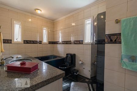 Casa à venda com 340m², 4 quartos e 4 vagasBanheiro da Suíte