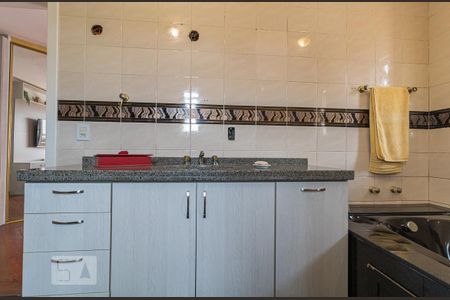 Casa à venda com 340m², 4 quartos e 4 vagasBanheiro da Suíte