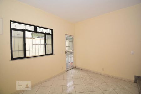 Sala de casa de condomínio para alugar com 2 quartos, 50m² em Bento Ribeiro, Rio de Janeiro