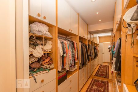 Apartamento à venda com 276m², 3 quartos e 4 vagasCloset da Suíte 1
