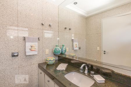 Apartamento à venda com 276m², 3 quartos e 4 vagasBanheiro da Suíte 3