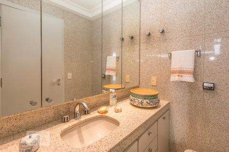 Apartamento à venda com 276m², 3 quartos e 4 vagasBanheiro