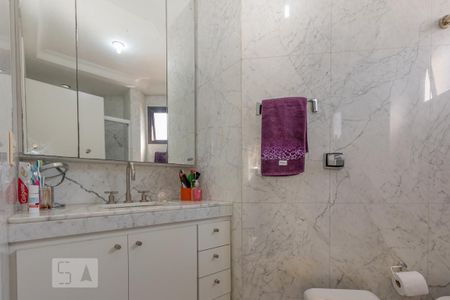 Apartamento à venda com 276m², 3 quartos e 4 vagasBanheiro da Suíte 2