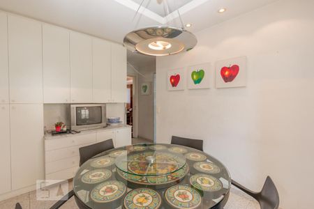 Apartamento à venda com 276m², 3 quartos e 4 vagasCopa