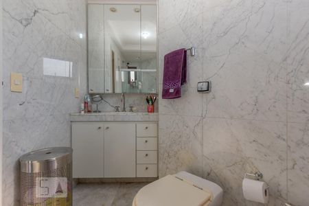 Apartamento à venda com 276m², 3 quartos e 4 vagasBanheiro da Suíte 2