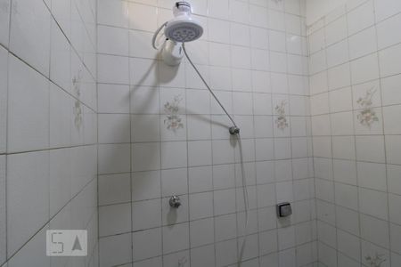 Casa à venda com 250m², 4 quartos e 4 vagasChuveiro do banheiro comum