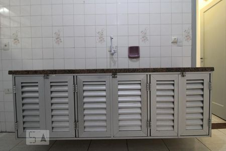 Casa à venda com 250m², 4 quartos e 4 vagasGabinete da cozinha