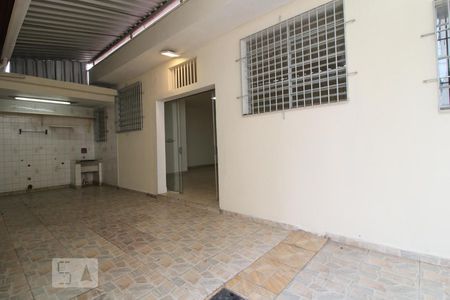 Casa à venda com 250m², 4 quartos e 4 vagasSalão área dos fundos