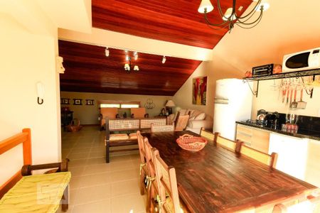 Casa à venda com 228m², 3 quartos e 4 vagas Casa à venda com 228m², 3 quartos e 4 vagasEspaço Gourmet