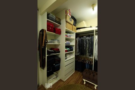 Casa à venda com 228m², 3 quartos e 4 vagas Casa à venda com 228m², 3 quartos e 4 vagasCloset