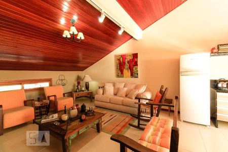 Casa à venda com 228m², 3 quartos e 4 vagas Casa à venda com 228m², 3 quartos e 4 vagasSala de TV