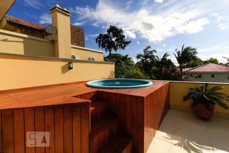 Casa à venda com 228m², 3 quartos e 4 vagas Casa à venda com 228m², 3 quartos e 4 vagasVaranda