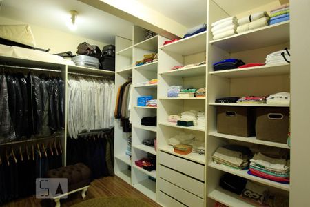 Casa à venda com 228m², 3 quartos e 4 vagas Casa à venda com 228m², 3 quartos e 4 vagasCloset