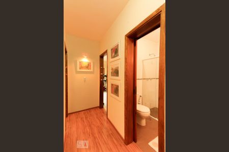 Casa à venda com 228m², 3 quartos e 4 vagas Casa à venda com 228m², 3 quartos e 4 vagasCorredor