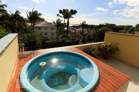 Casa à venda com 228m², 3 quartos e 4 vagas Casa à venda com 228m², 3 quartos e 4 vagasVaranda