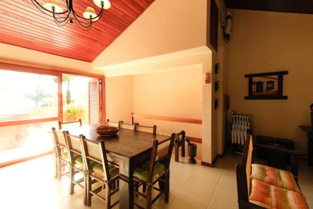 Casa à venda com 228m², 3 quartos e 4 vagas Casa à venda com 228m², 3 quartos e 4 vagasEspaço Gourmet