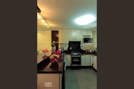 Casa à venda com 228m², 3 quartos e 4 vagas Casa à venda com 228m², 3 quartos e 4 vagasCozinha