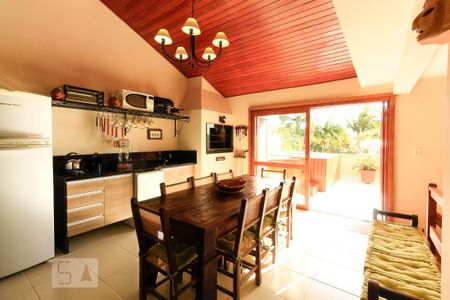 Casa à venda com 228m², 3 quartos e 4 vagas Casa à venda com 228m², 3 quartos e 4 vagasEspaço Gourmet