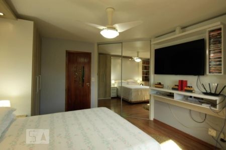 Casa à venda com 228m², 3 quartos e 4 vagas Casa à venda com 228m², 3 quartos e 4 vagasSuíte