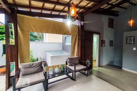 Casa à venda com 350m², 4 quartos e 4 vagas Casa à venda com 350m², 4 quartos e 4 vagasTerraço Gourmet