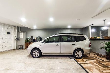 Casa à venda com 350m², 4 quartos e 4 vagas Casa à venda com 350m², 4 quartos e 4 vagasGaragem