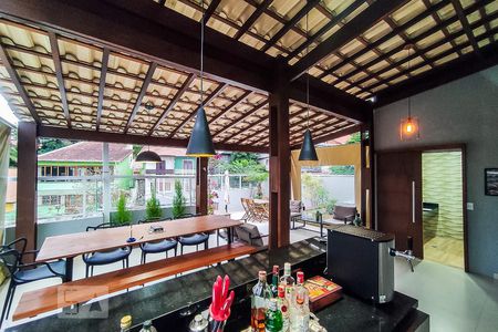 Casa à venda com 350m², 4 quartos e 4 vagas Casa à venda com 350m², 4 quartos e 4 vagasTerraço Gourmet