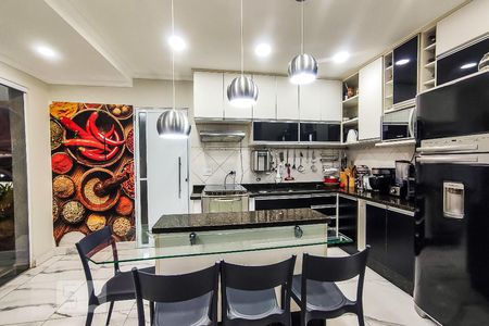 Casa à venda com 350m², 4 quartos e 4 vagas Casa à venda com 350m², 4 quartos e 4 vagasCozinha