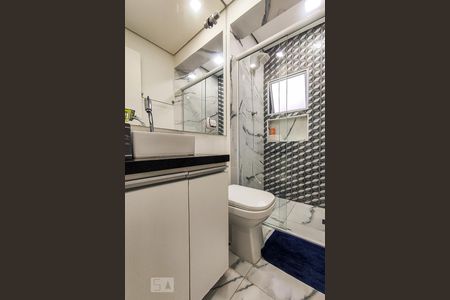 Casa à venda com 350m², 4 quartos e 4 vagas Casa à venda com 350m², 4 quartos e 4 vagasBanheiro dos Quartos