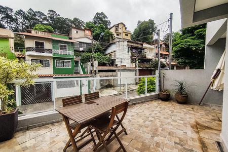 Casa à venda com 350m², 4 quartos e 4 vagas Casa à venda com 350m², 4 quartos e 4 vagasVaranda Quarto 1 e 2