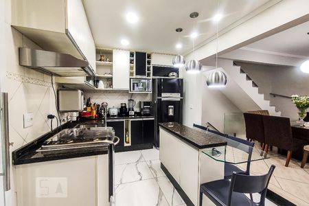 Casa à venda com 350m², 4 quartos e 4 vagas Casa à venda com 350m², 4 quartos e 4 vagasCozinha