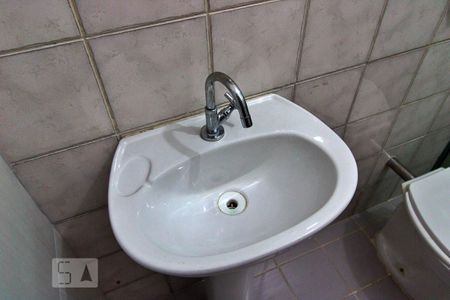 Casa para alugar com 90m², 2 quartos e 2 vagasBanheiro