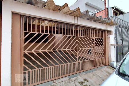 Casa para alugar com 90m², 2 quartos e 2 vagasFachada