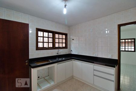 Casa para alugar com 90m², 2 quartos e 2 vagasCozinha