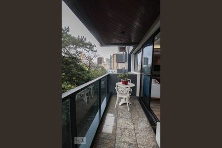 Apartamento à venda com 213m², 4 quartos e 3 vagas Apartamento à venda com 213m², 4 quartos e 3 vagasvaranda sala