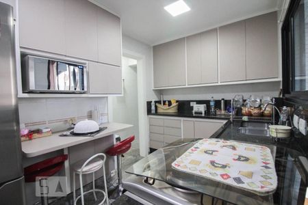 Apartamento à venda com 213m², 4 quartos e 3 vagas Apartamento à venda com 213m², 4 quartos e 3 vagascozinha