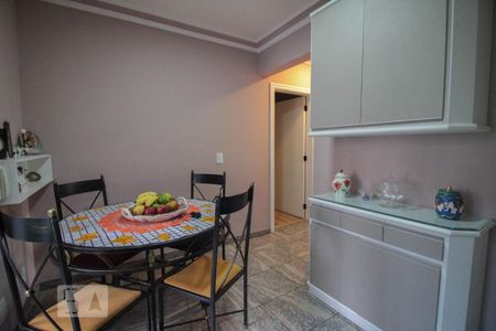 Apartamento à venda com 213m², 4 quartos e 3 vagas Apartamento à venda com 213m², 4 quartos e 3 vagassala almoco