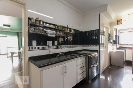 Apartamento à venda com 121m², 3 quartos e 2 vagas Apartamento à venda com 121m², 3 quartos e 2 vagasCozinha