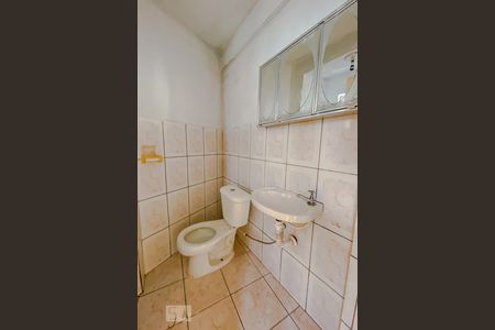 Banheiro de casa para alugar com 1 quarto, 70m² em Vila Santa Isabel, São Paulo