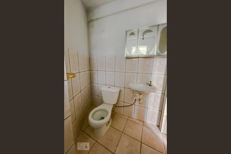 Banheiro de casa para alugar com 1 quarto, 70m² em Vila Santa Isabel, São Paulo