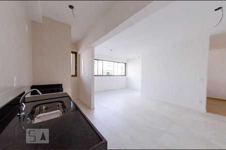 Cozinha de apartamento para alugar com 1 quarto, 63m² em Buritis, Belo Horizonte