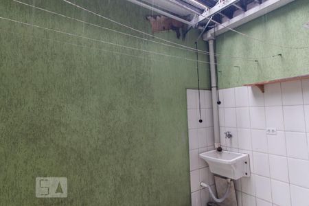 Área de serviço de casa de condomínio para alugar com 2 quartos, 80m² em Vila Bancária, São Paulo