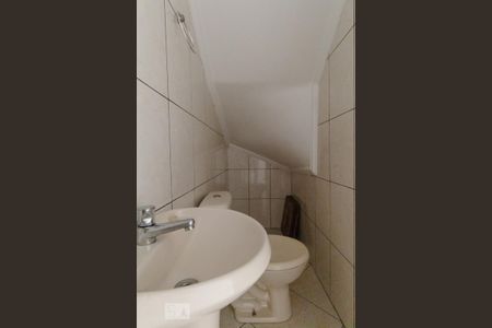 Lavabo de casa de condomínio para alugar com 2 quartos, 80m² em Vila Bancária, São Paulo