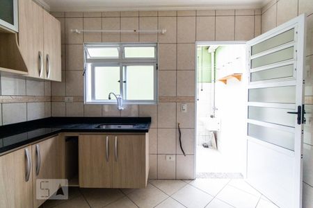 Cozinha de casa de condomínio para alugar com 2 quartos, 80m² em Vila Bancária, São Paulo