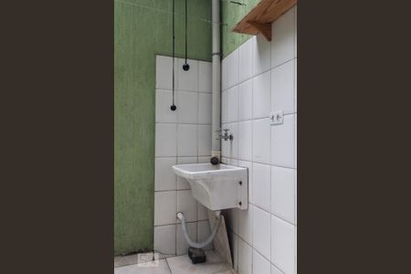 Área de serviço de casa de condomínio para alugar com 2 quartos, 80m² em Vila Bancária, São Paulo